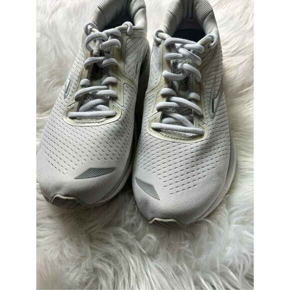 Brooks Women’s Adrenaline GTS 20 Running M Size 9.5 Cream or white color - Picture 1 of 6